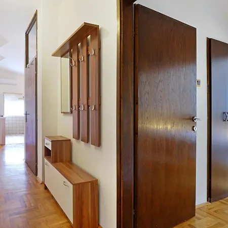 Red Tree Apartment Belgrade