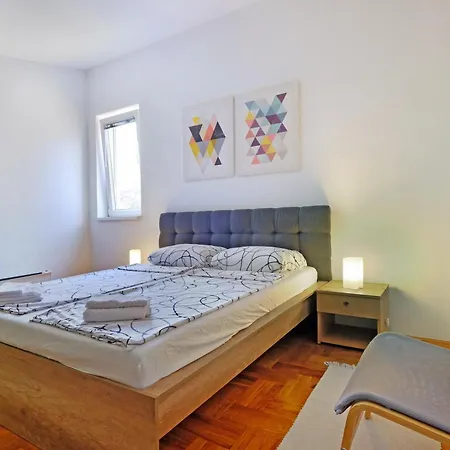 Red Tree Apartment Belgrade